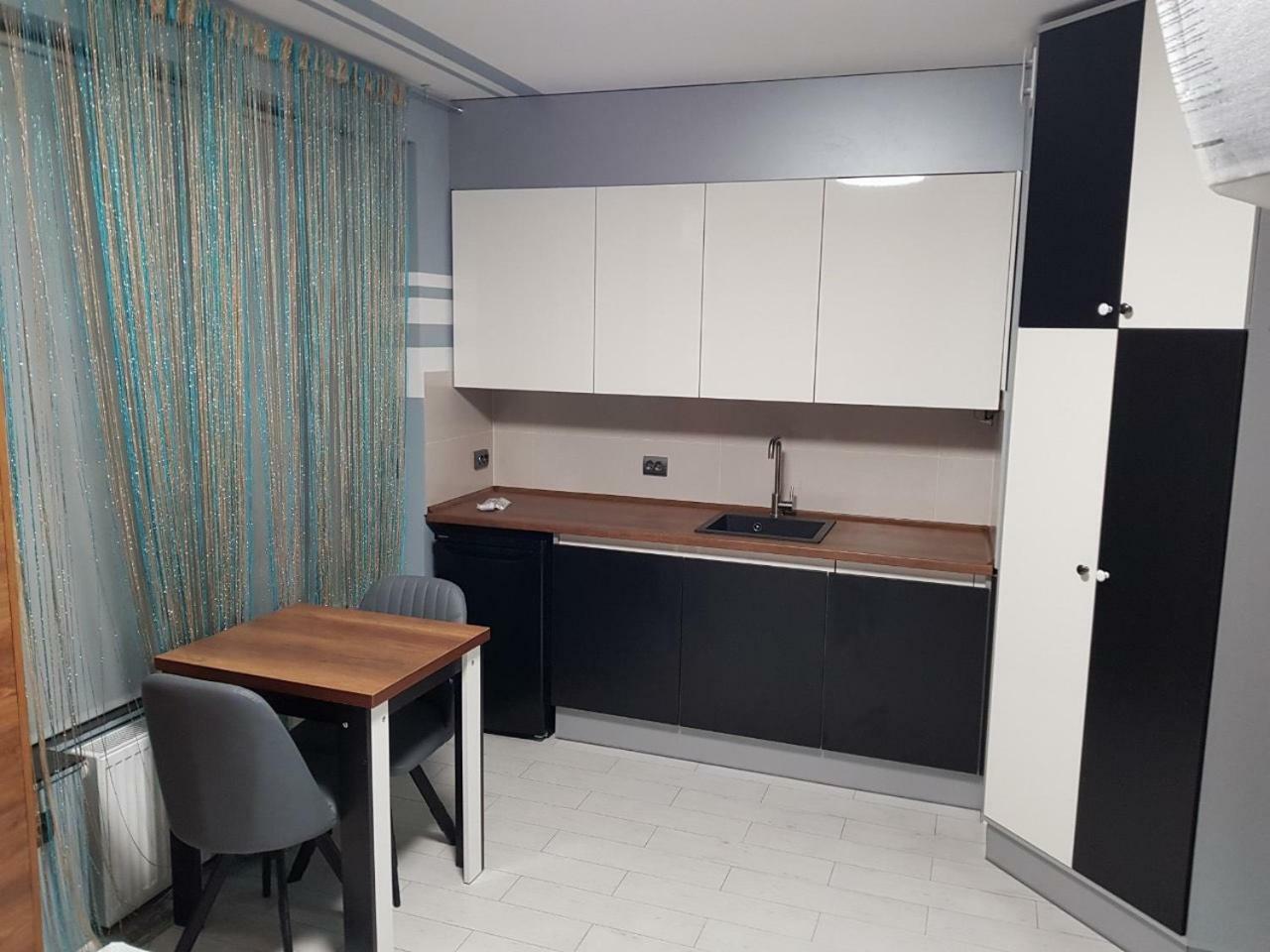 Balabana Red Apartment Lwów Zewnętrze zdjęcie